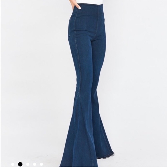 MUMU Berkeley Bells pull on super flares high waisted jeans - Picture 2 of 16